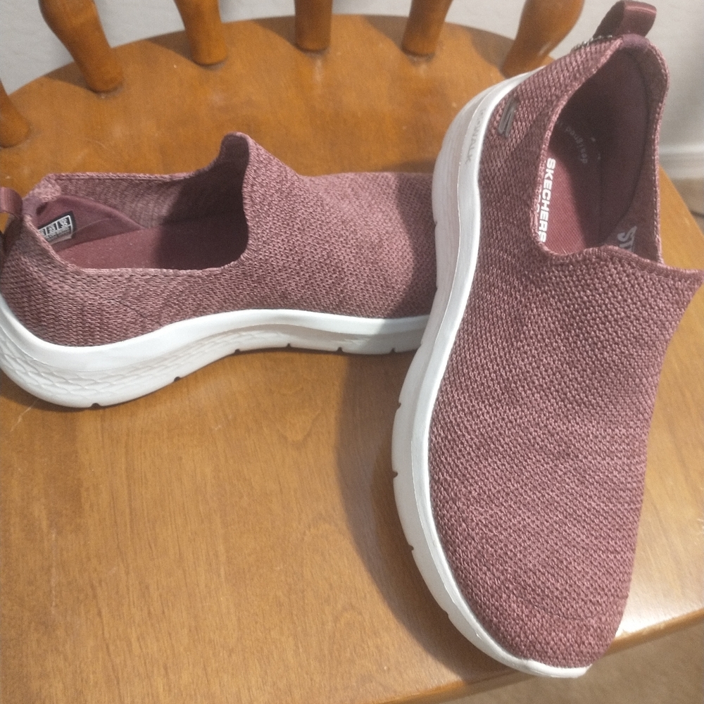 Skechers Go Walk Flexvella Burgundy Size 6